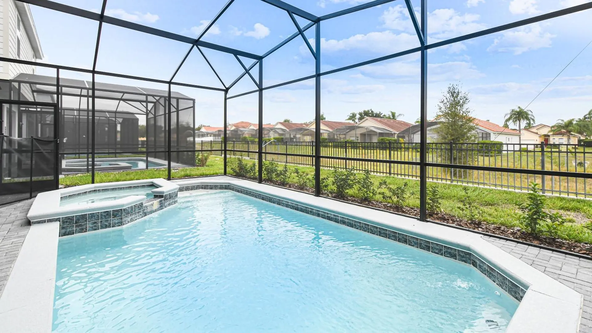 Luxury Stay: Pool, Game Room, Theater Near Disney Davenport Dom wakacyjny