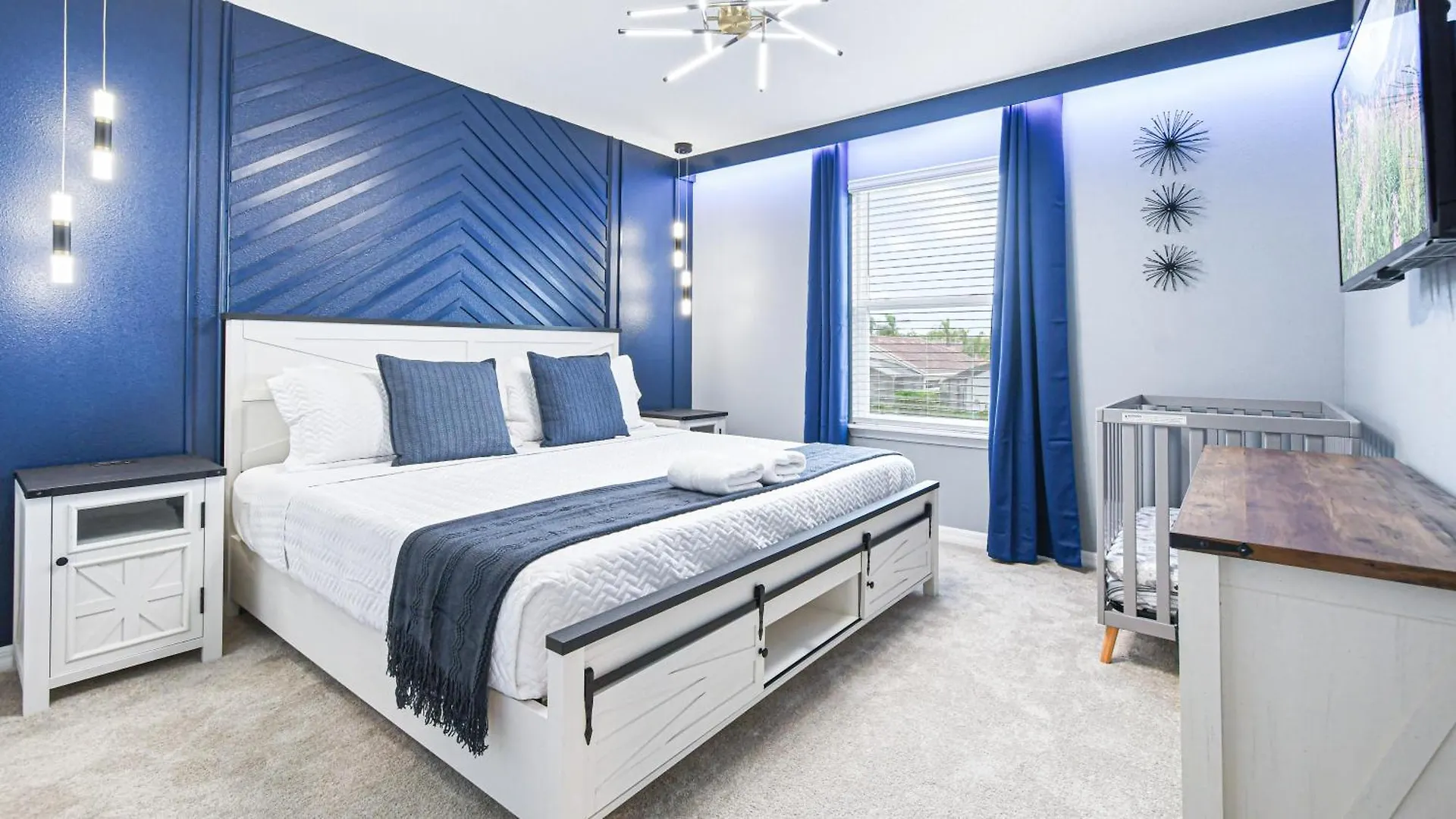 Luxury Stay: Pool, Game Room, Theater Near Disney Davenport